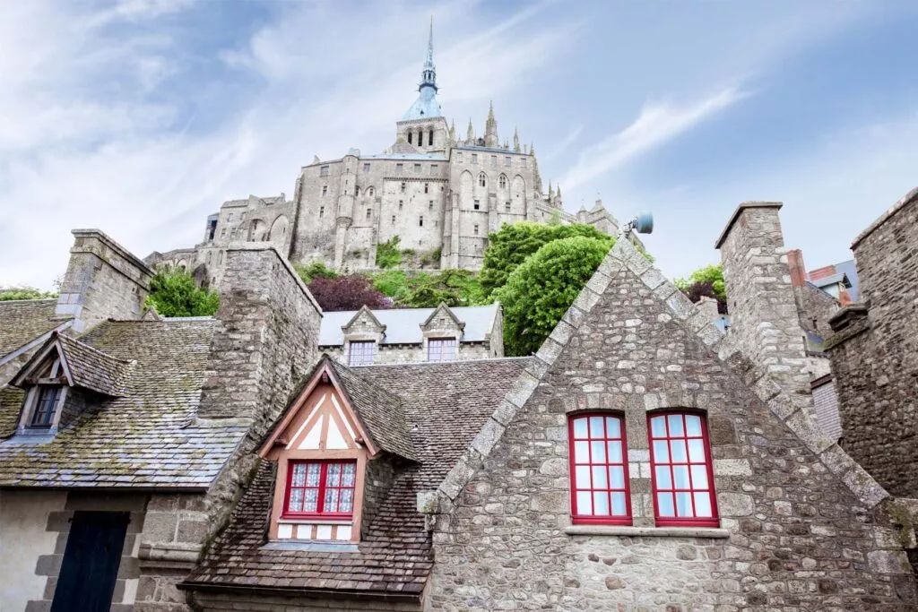 Camping chemins mont saint michel visite abbaye village