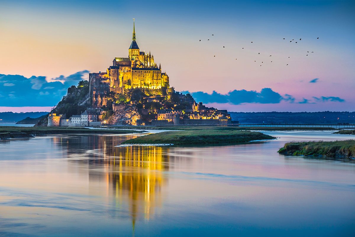 Incontournable Mont-Saint-Michel au crépuscule
