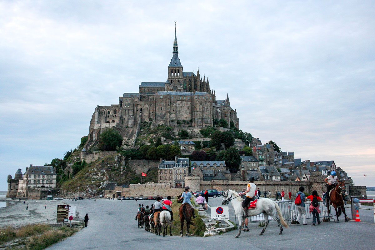 Équitation au Mont-Saint-Michel