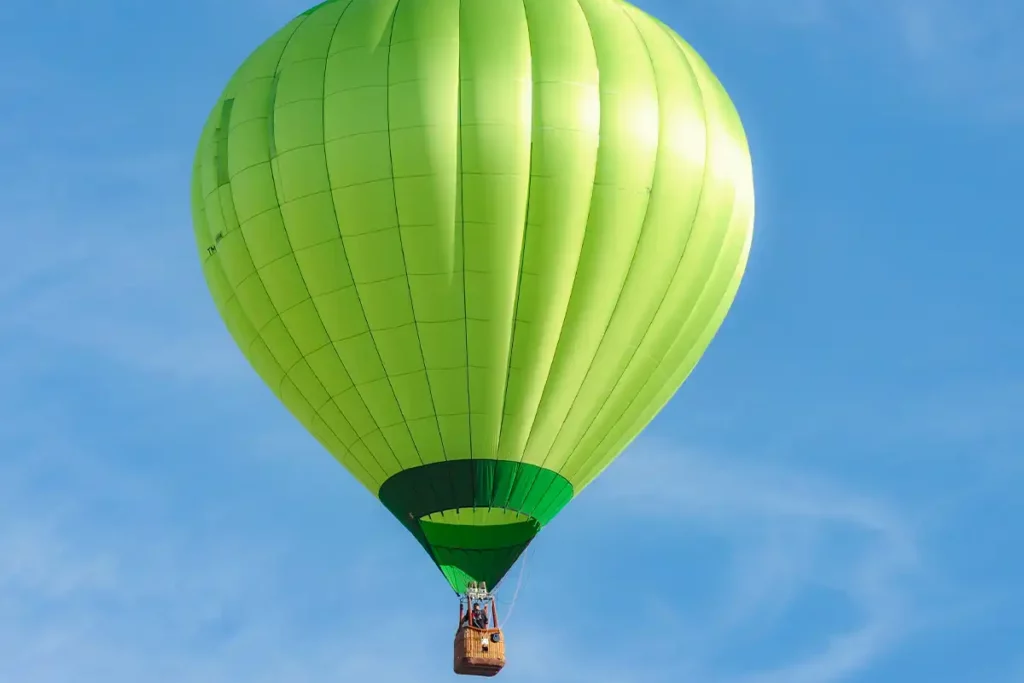 Montgolfière en Baie du Mont-Saint-Michel, proche du Camping de Pontaubault
